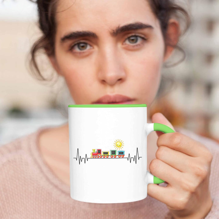 Trendation - Zug Züge Herzschlag Tasse Geschenk für Eisenbahner Zugführer Hobby Geschenkidee (Grün),