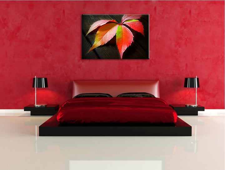 Pixxprint schönes Laubblatt auf Holz auf Leinwand, XXL riesige Bilder fertig gerahmt mit Keilrahmen,