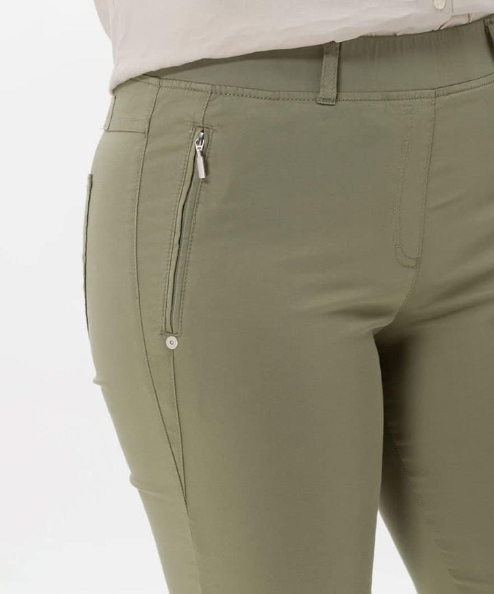 Raphaela by Brax Damen Style Lavina Verkürzt Rundum Schlupf Light Summer Cotton Hose 27W / 30L Sage,