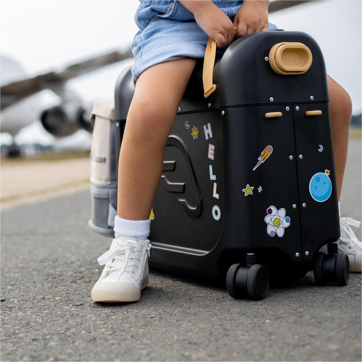 Stokke JetKids Reiseset, Black - Enthält den BedBox Aufsitzkoffer & das Backpack - Ideal für Kinder