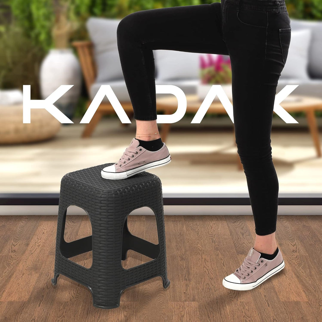 KADAX Hocker aus Kunststoff, Tritthocker bis 120 kg, Rattanhocker mit Antirutschfüssen, Badhocker, W