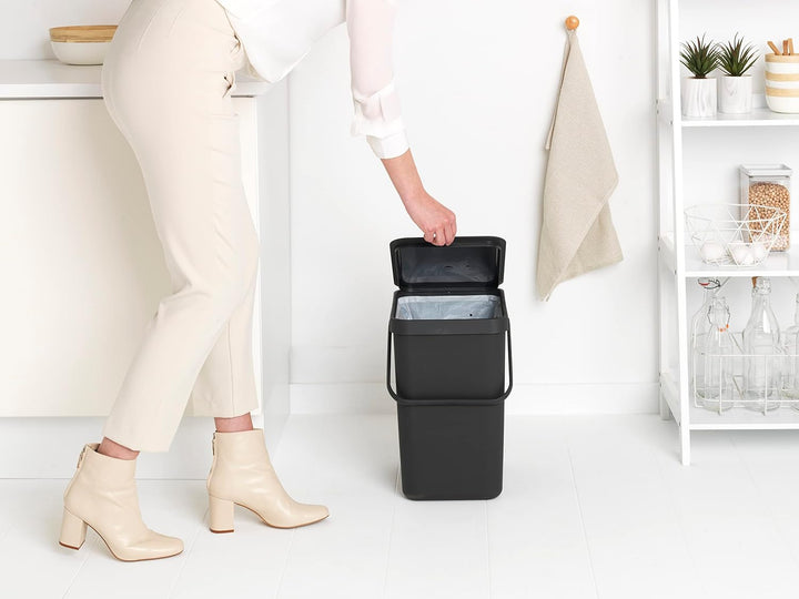 Brabantia Sort & Go Mülleimer, Kunststoff, Grau, 25 Liter Grey 25 Liter Mülleimer, Grey 25 Liter Mül