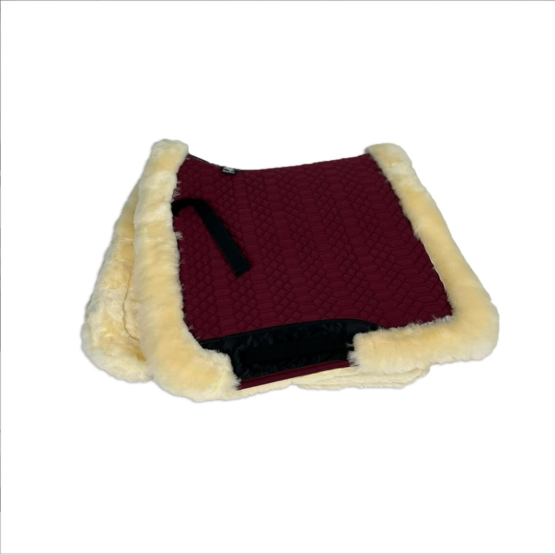 Engel Reitsport Lammfell Schabracke Fully Lined mit Fellkranz SCHABRA3-D-BOR-MED Stoff Bordeauxrot F