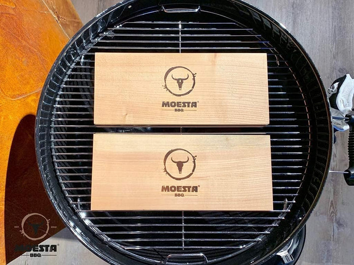 MOESTA-BBQ 10682 HolzPlanke XXL 2er Set aus Erlenholz - Wiederverwendbare Räucherbretter ohne Rinde