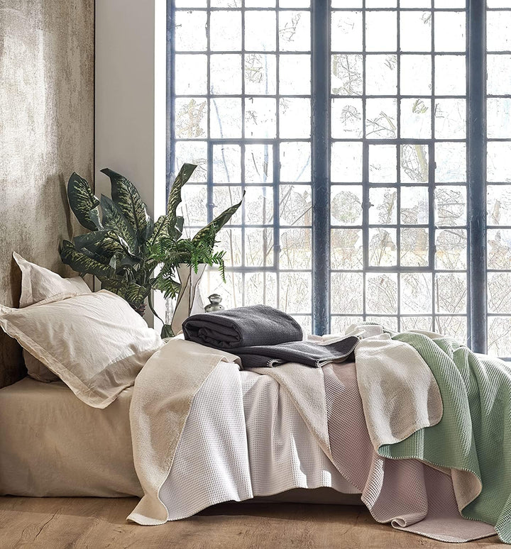 BOHORIA® Kuscheldecke Soft Waffle 130x170cm | Winterdecke flauschig für Sofa, Sessel & Bett | Baum-W