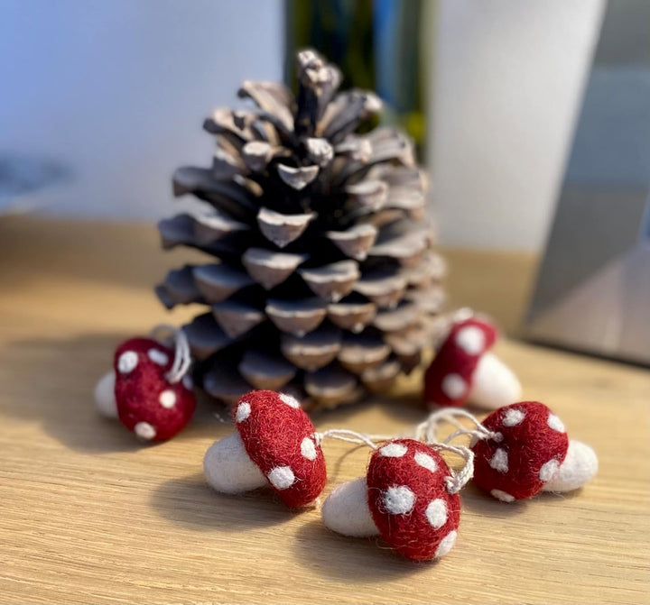 Én Gry &amp; Sif Pilze Glückspilze (5er Set), Herbst Deko Filz, Hand-Made, fair-Trade zum Aufhängen (Fli