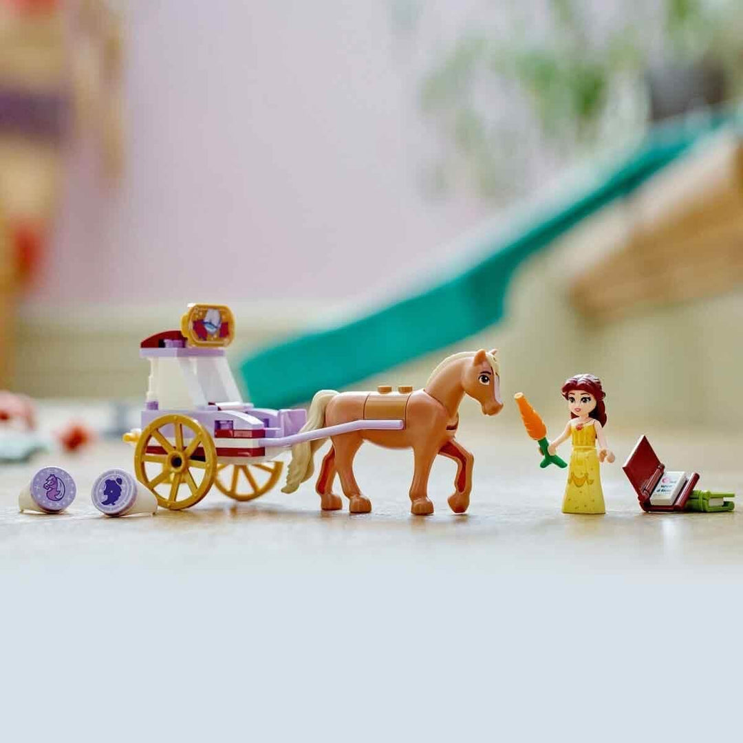 LEGO Disney Princess Belles Pferdekutsche, Prinzessinnen-Set mit Pferde-Spielzeug und Puppe, Kutsche