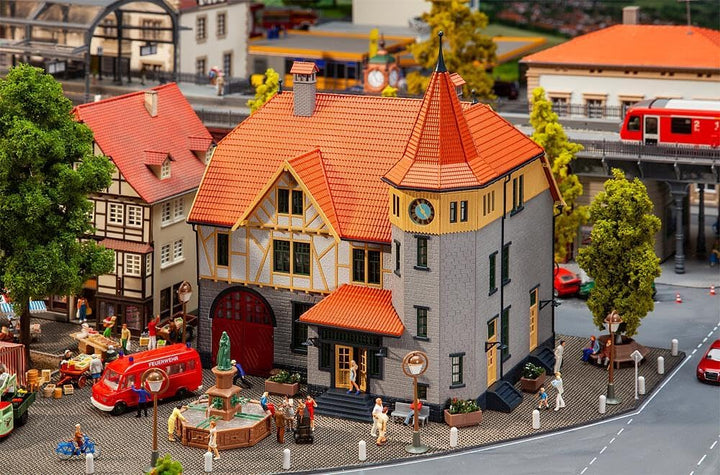 Faller 130649 H0 Rathaus mit Feuerwehrgarage