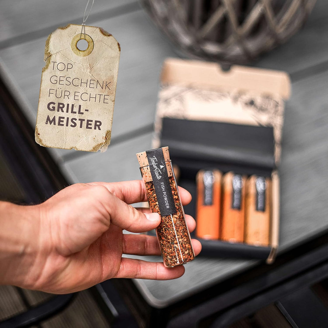 TIMBER TASTE® Grillschürze Männer + 5 BBQ Gewürze Geschenkset - BBQ Schürze & Grill Schürze Gewürze