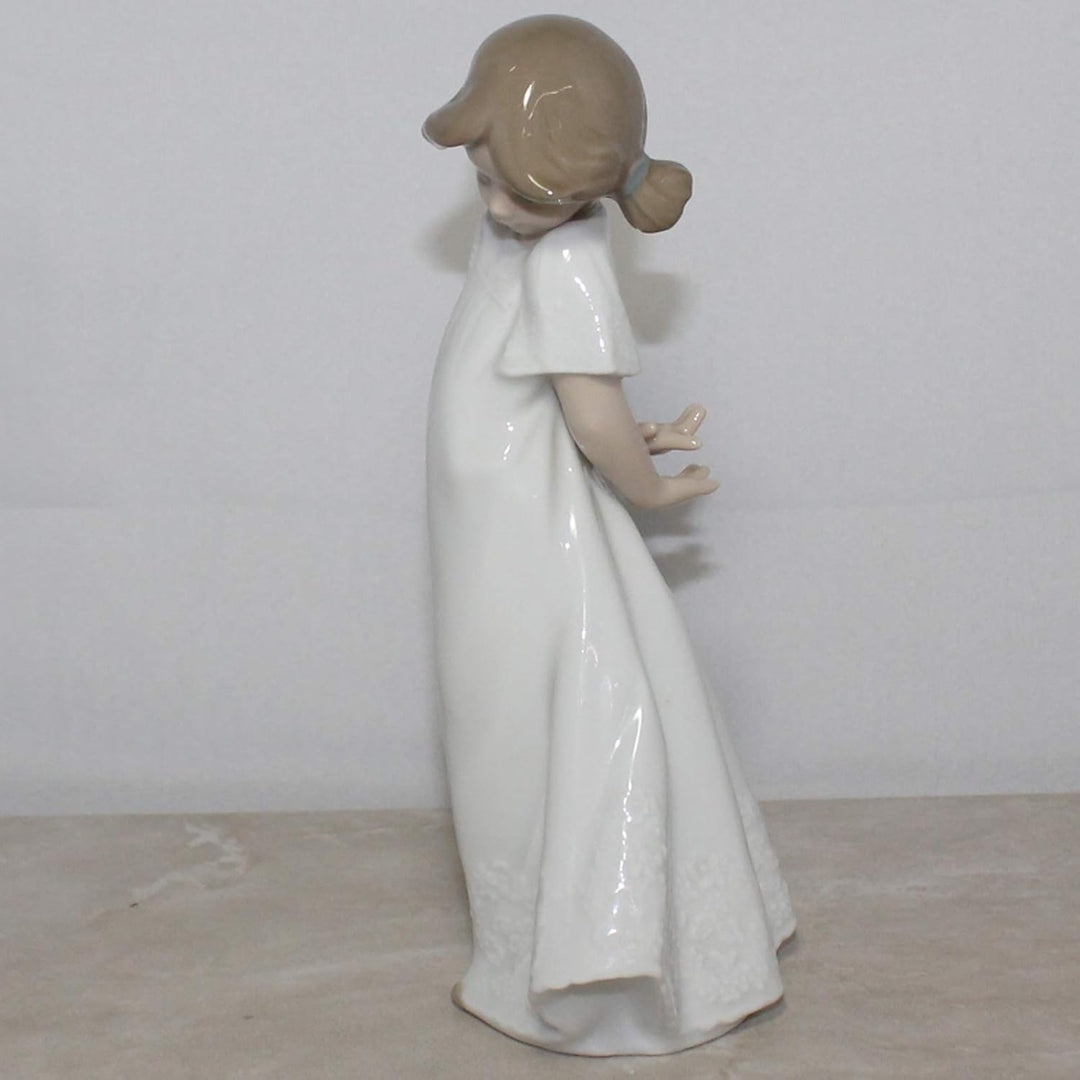 NAO 02001109 So Shy Figure Ornament
