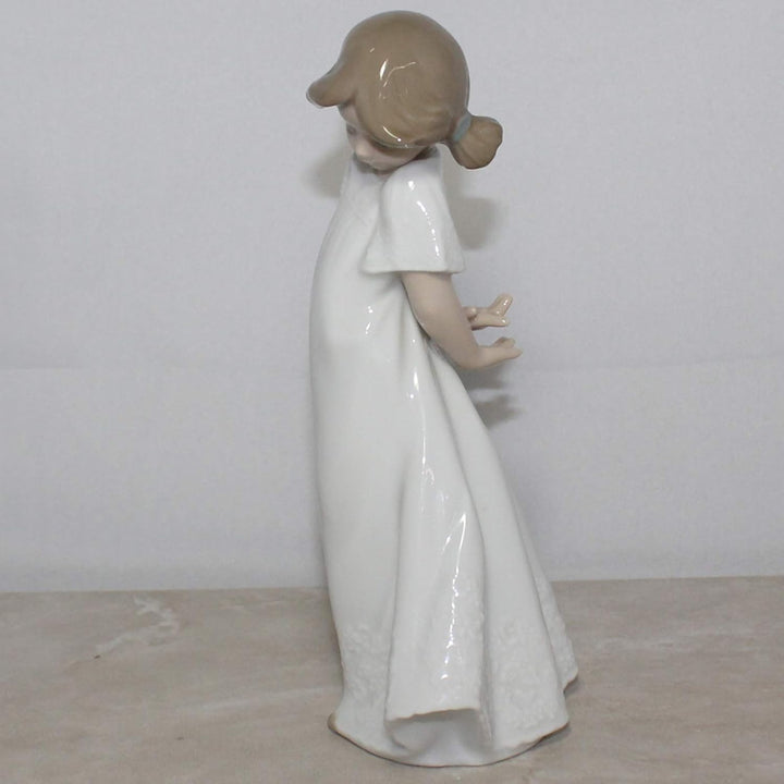 NAO 02001109 So Shy Figure Ornament