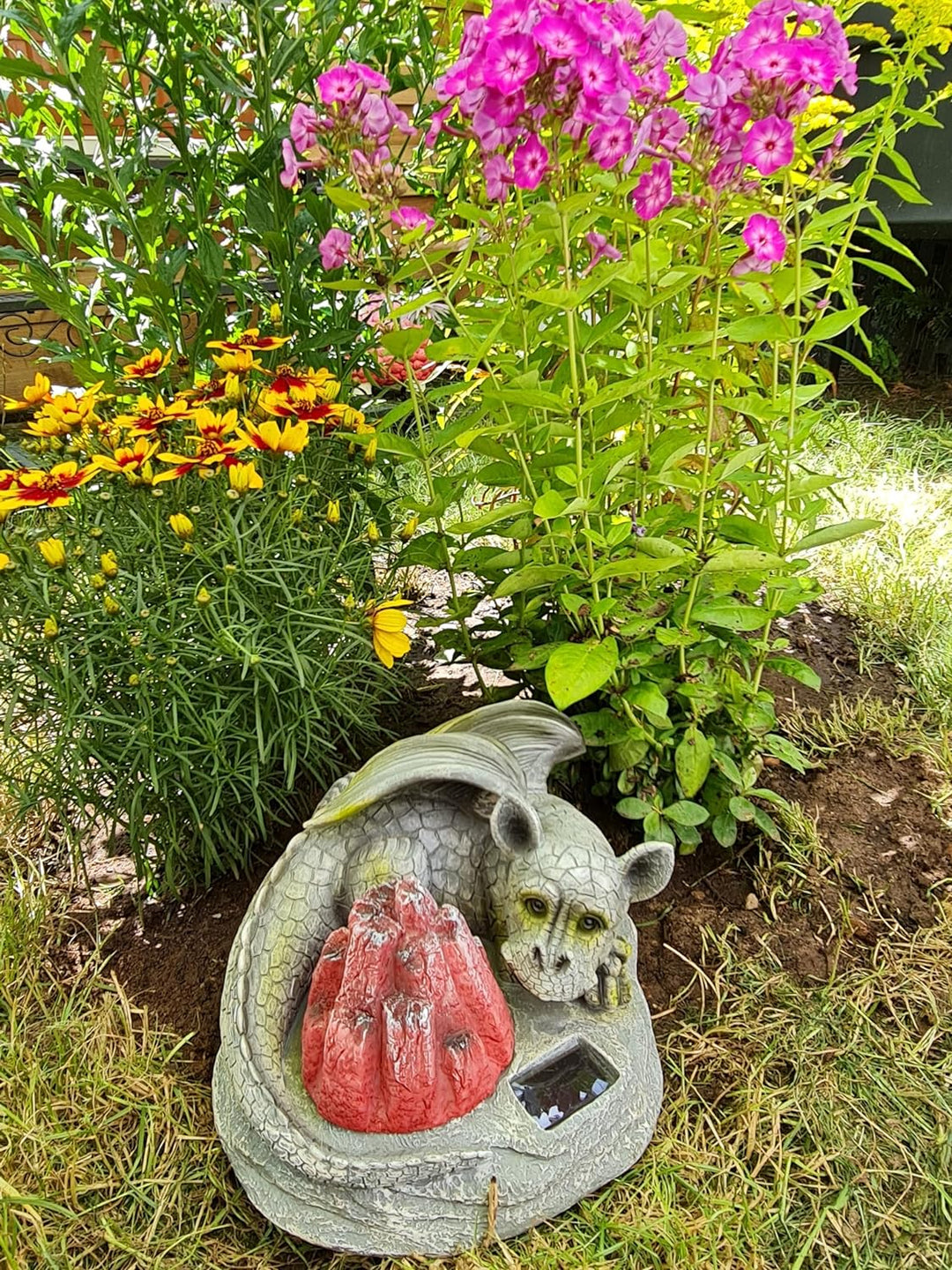 Kremers Schatzkiste Drachenkind am LED Lavastein Feuer 27 cm Drache Figur Gartenfigur Solarfigur Dra