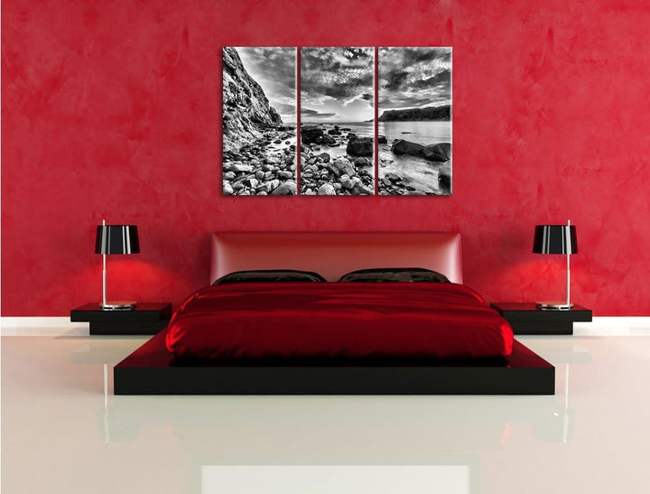 Pixxprint Monocrome, Felsen am Strand 3-Teiler Leinwandbild 120x80 Bild auf Leinwand