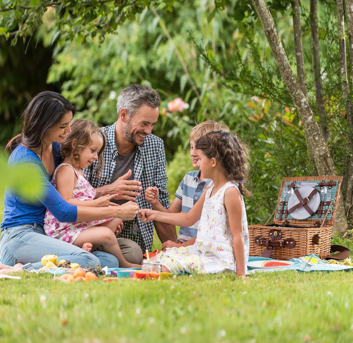 eGenuss 2er-Set handgefertigtes Picknickkorb für 2 Personen mit abnehmbarem Schultergurt, Kühlfach,