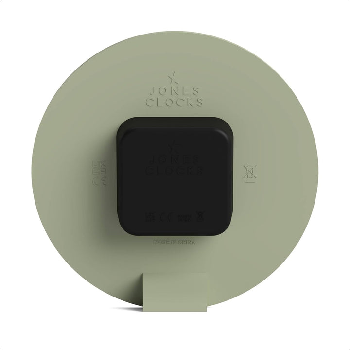 JONES CLOCKS® Hampstead Schreibtischuhr | Freistehend | Salbeigrün | Elegante erhöhte, geformte ziff