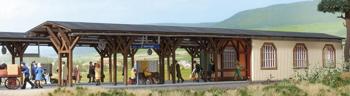 Busch 1467 - Bahnsteig Adorf mit Unterführung