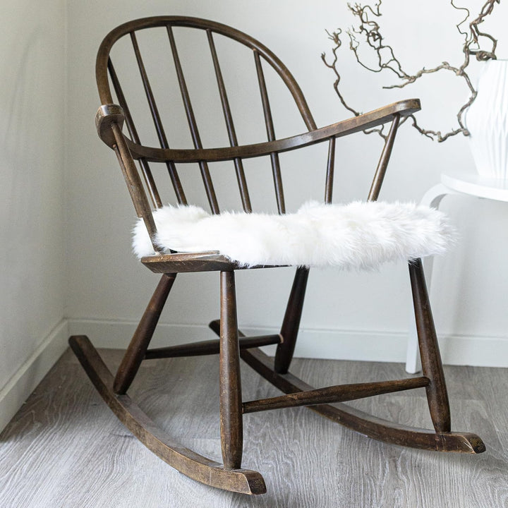 Nordic Sheep Lammfell Kissen 40x40 cm | Weiches Fell für Stühle & Sofa | Gemütliches Sitzkissen & La