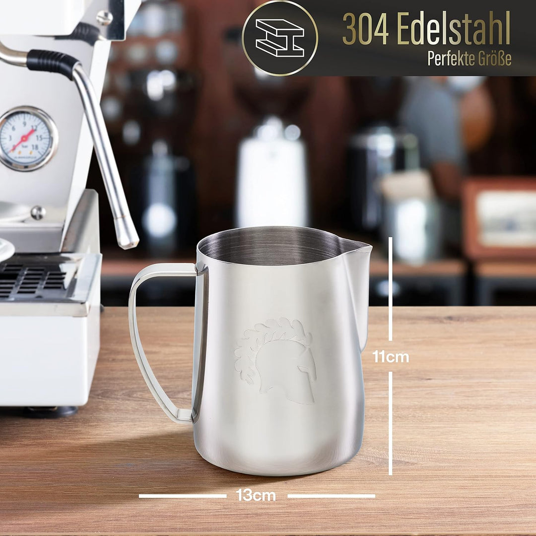 Barista Legends® Milchkännchen Edelstahl [600ml] ARES Silber - Barista Milchkännchen zum Milchaufsch