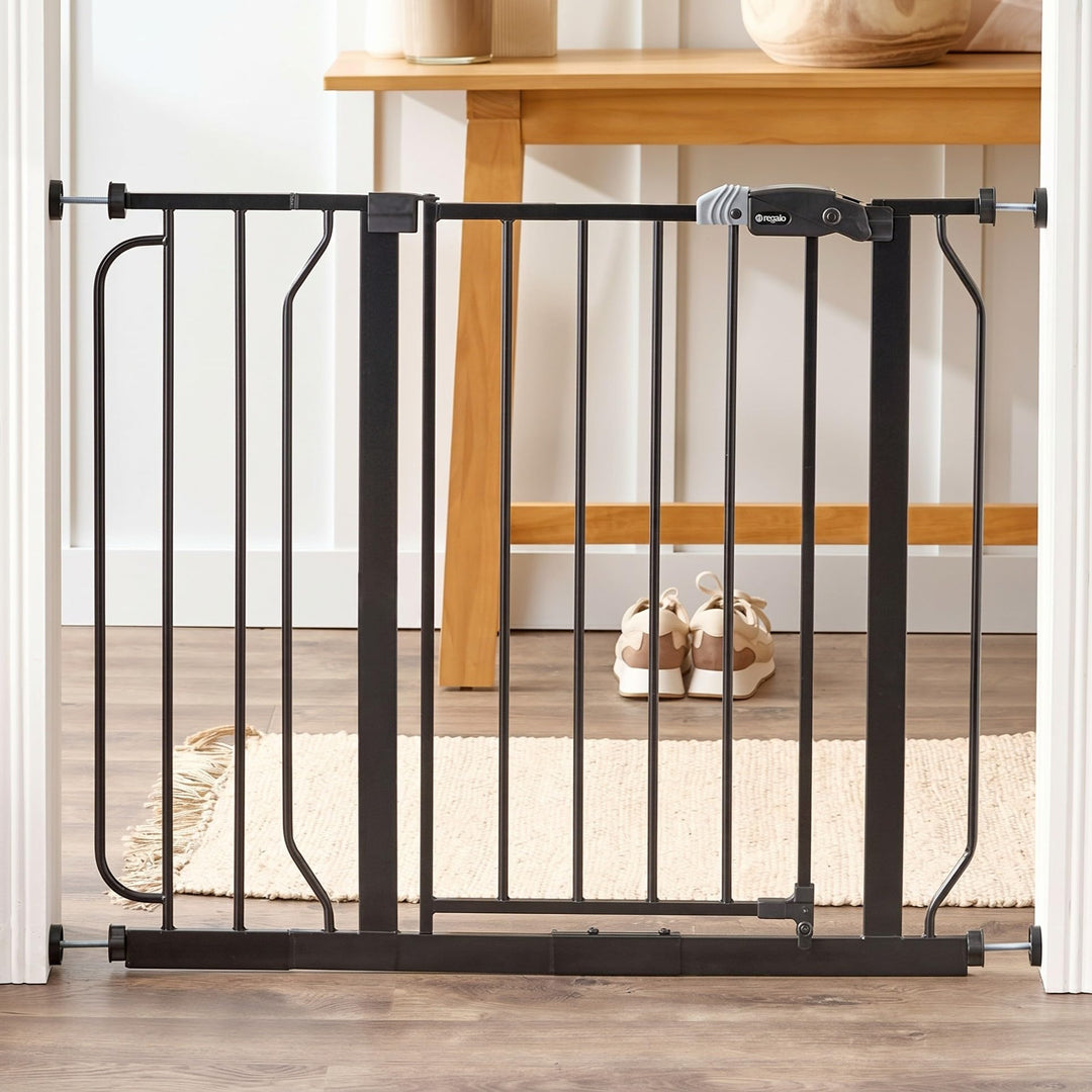 Regalo Easy Step Extra Wide Baby Gate Schwarzes Schutzgitter, Schwarzes Schutzgitter