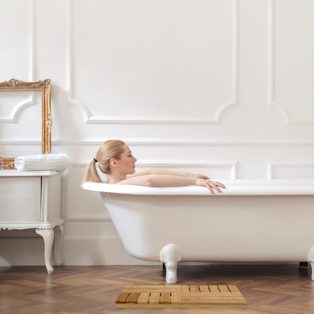 Relaxdays Bambus Badematte, 61 x 40 cm, rutschfeste Duschmatte für Badewanne, Dusche, Sauna, Indoor