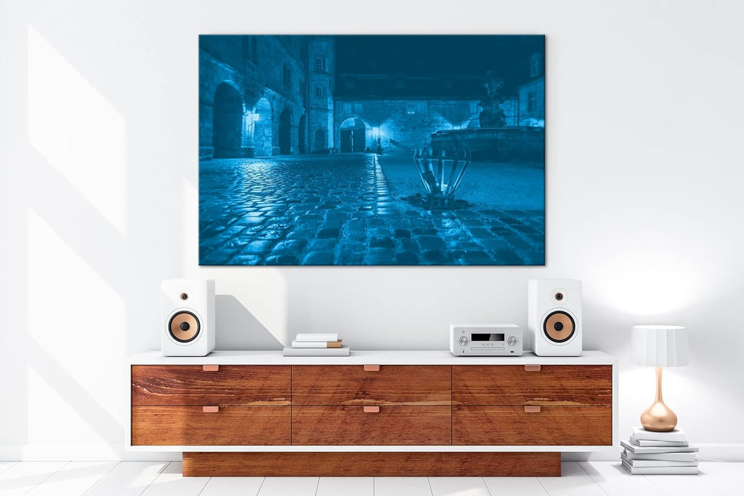 deyoli Innenhof einer Burg Format 80x60 Effekt: Monocrome Blau als Leinwandbild, Motiv fertig gerahm