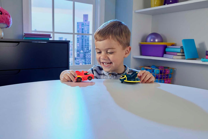 Fisher-Price Bathwheels Redbird und Batwing und 3 Knopfzellen - Spielzeugauto-Set mit 2 Batwheels-Fi