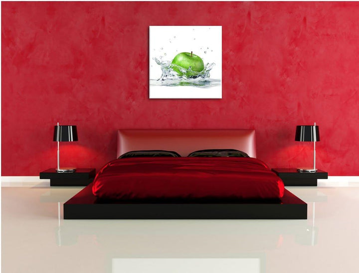 Pixxprint Grüner Apfel fällt in Wasser, Format: 70x70 auf Leinwand, 70x70