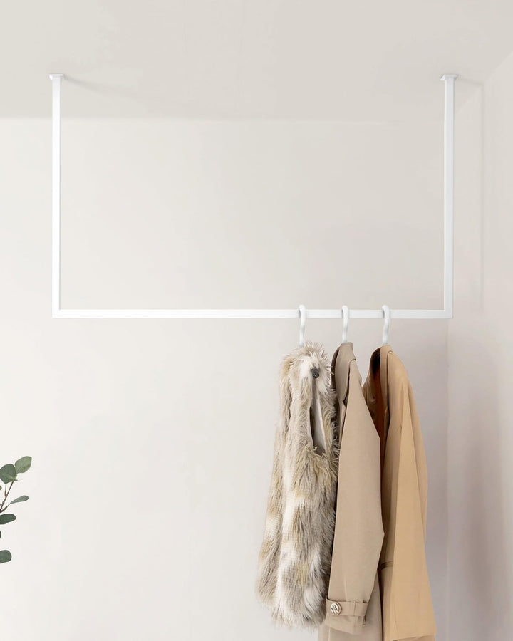Metallbude Kleiderstange RUBI Weiss - Eckige Garderobe mit Deckenmontage - Decken Kleiderstange - Kr