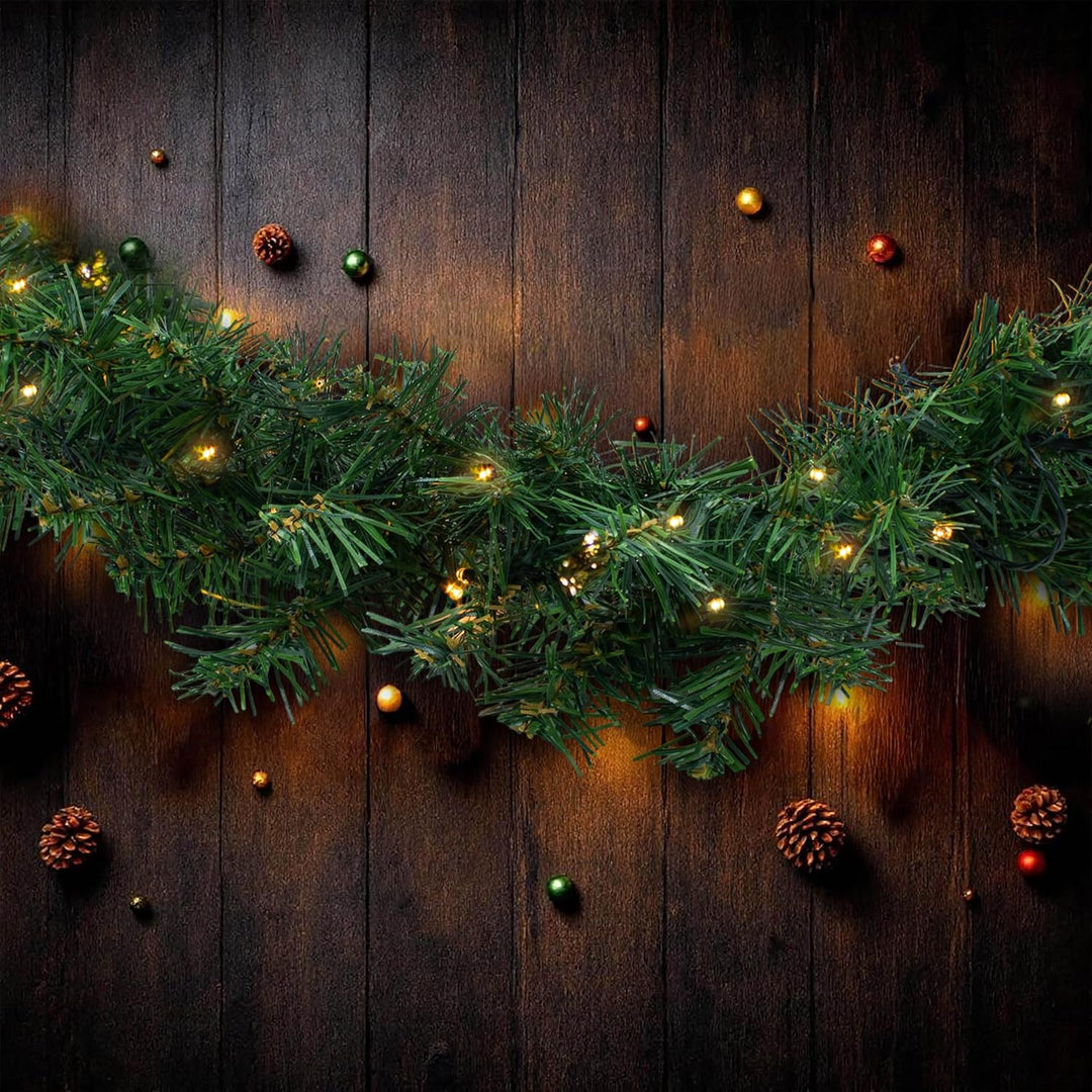 Spetebo Weihnachtsgirlande grün mit 100 LED Lichterkette warmweiss für Aussen - 810 cm - Kunst Tanne