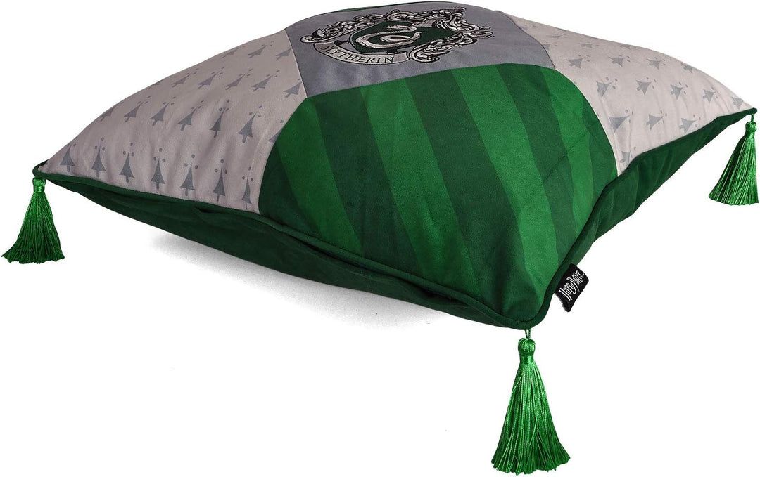 Elbenwald Harry Potter Kissen mit Quasten im Slytherin Design mit gesticktem Wappenpatch in den Haus