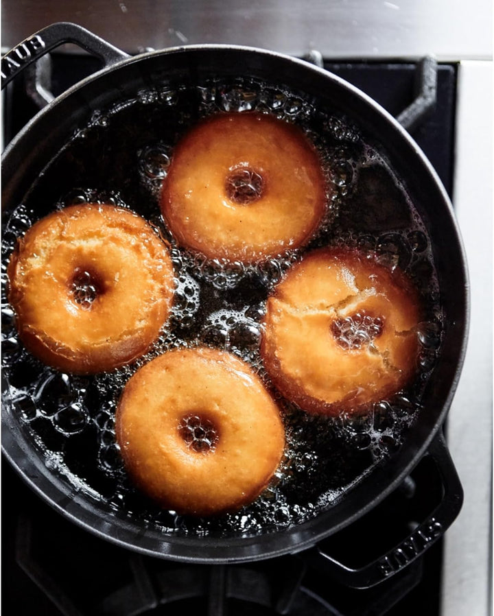 STAUB Bratpfanne, Paellapfanne mit 2 Griffen, 34 cm, Gusseisen, für alle Herdarten, Induktion und Ba