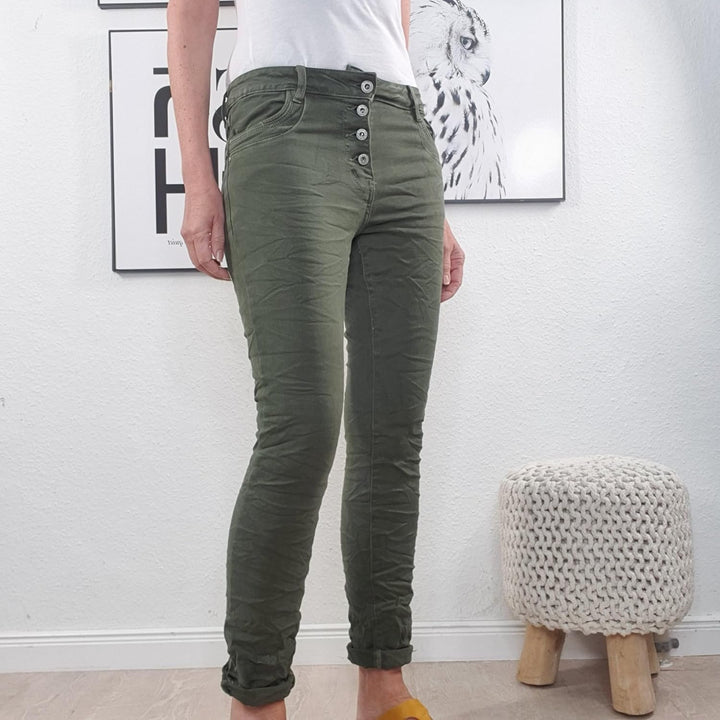 Jewelly Stretch Jeans| im Baggy Boyfriend Schnitt| Damen Hose mit dekorativer Knopfleiste| Perfekter