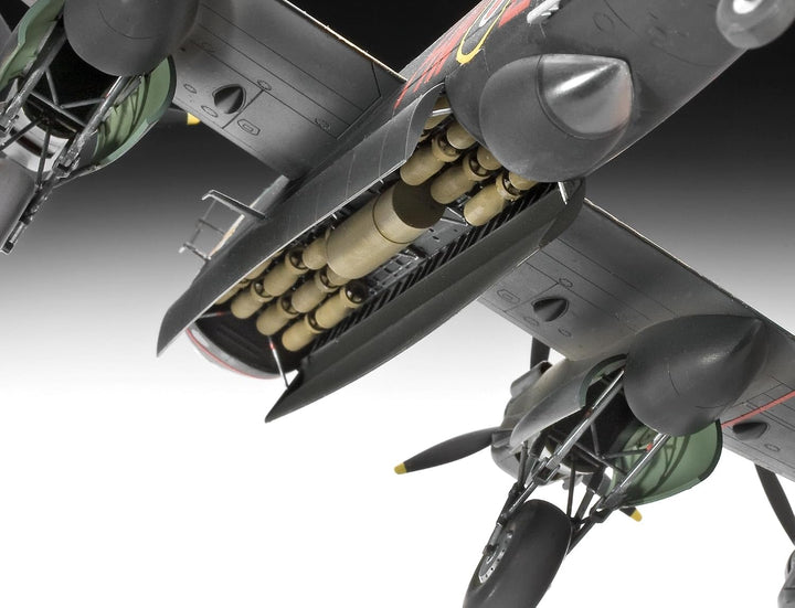 Revell REV-04300 Flugzeugbomber Avro Lancaster Mk.I/III, Flugzeugmodellbausatz, 10 Jahre to 99 Jahre