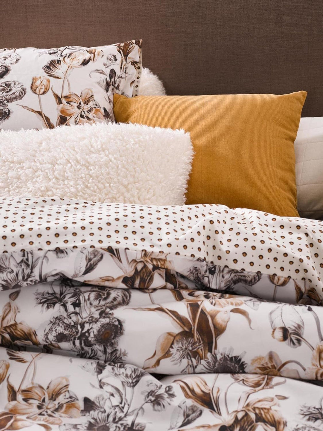 ESSENZA Bettwäsche Jackie Blumen Baumwolle Perkal Vanilla, 155x220 + 1 x 80x80 cm