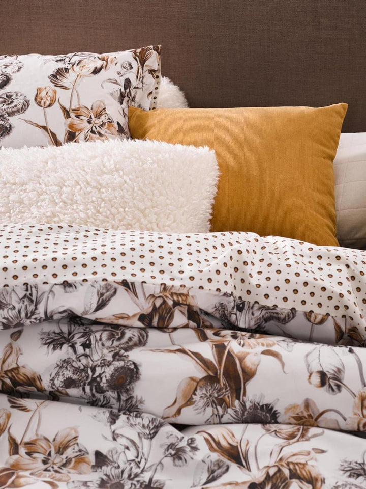 ESSENZA Bettwäsche Jackie Blumen Baumwolle Perkal Vanilla, 155x220 + 1 x 80x80 cm