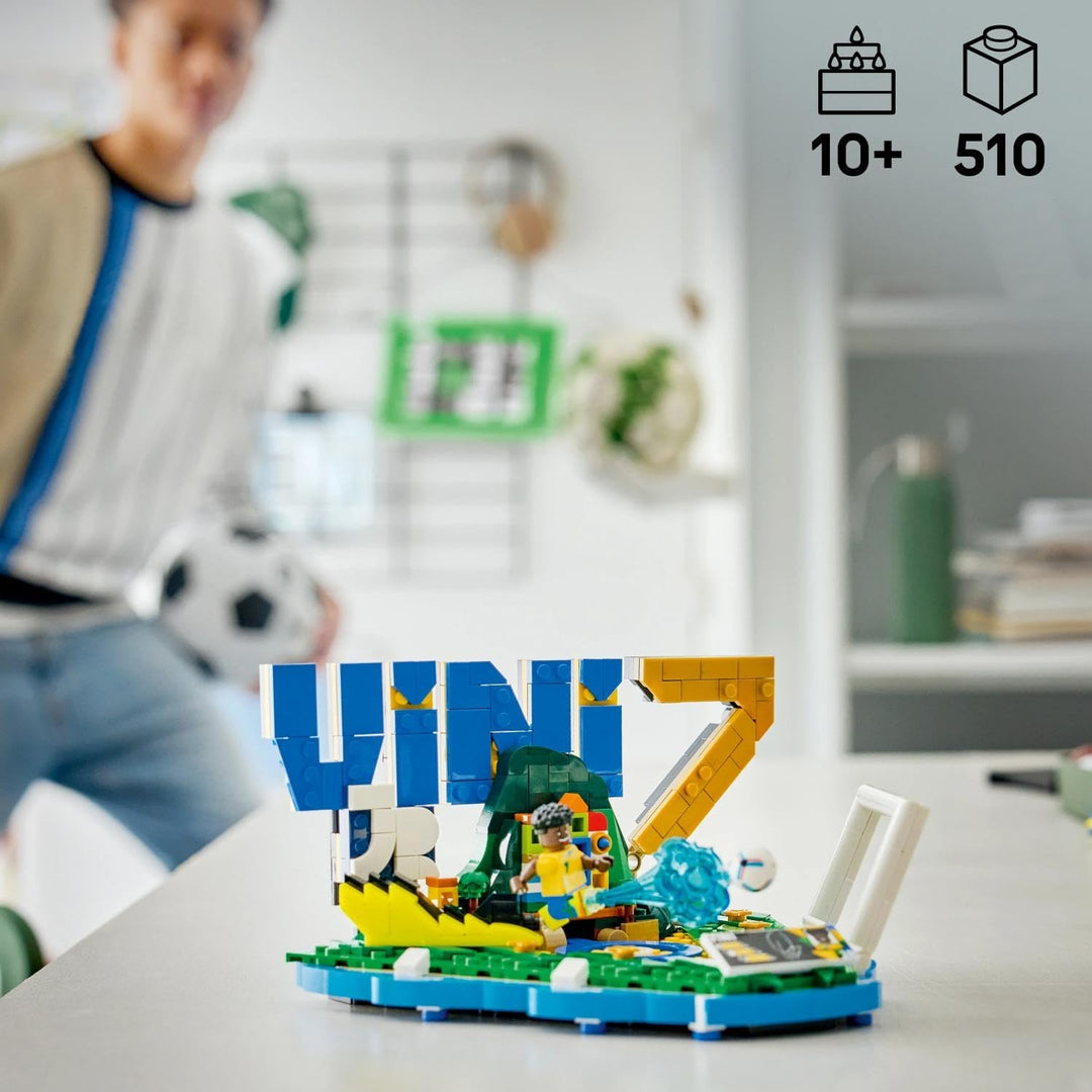 LEGO Editions Vini Jr. – Fussball-Highlights Spielzeug - 3D Modellbau mit Minifigur zum Sammeln - Ki