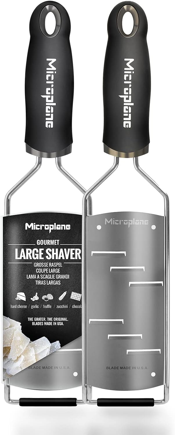Microplane Grosse Raspel Küchenreibe für Hartkäse, Schokolade und Trüffel in Schwarz mit Edelstahlkl