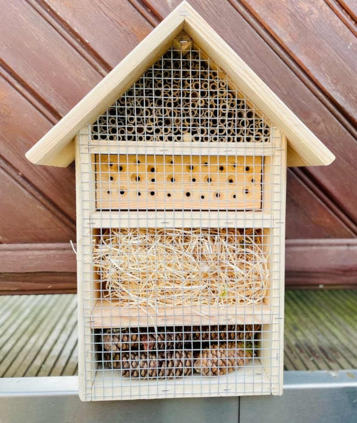 DARLUX massives handgefertigtes L Insektenhotel aus Holz I Haus 51 x 28 x 16 cm (HxBxT) I mit Stände
