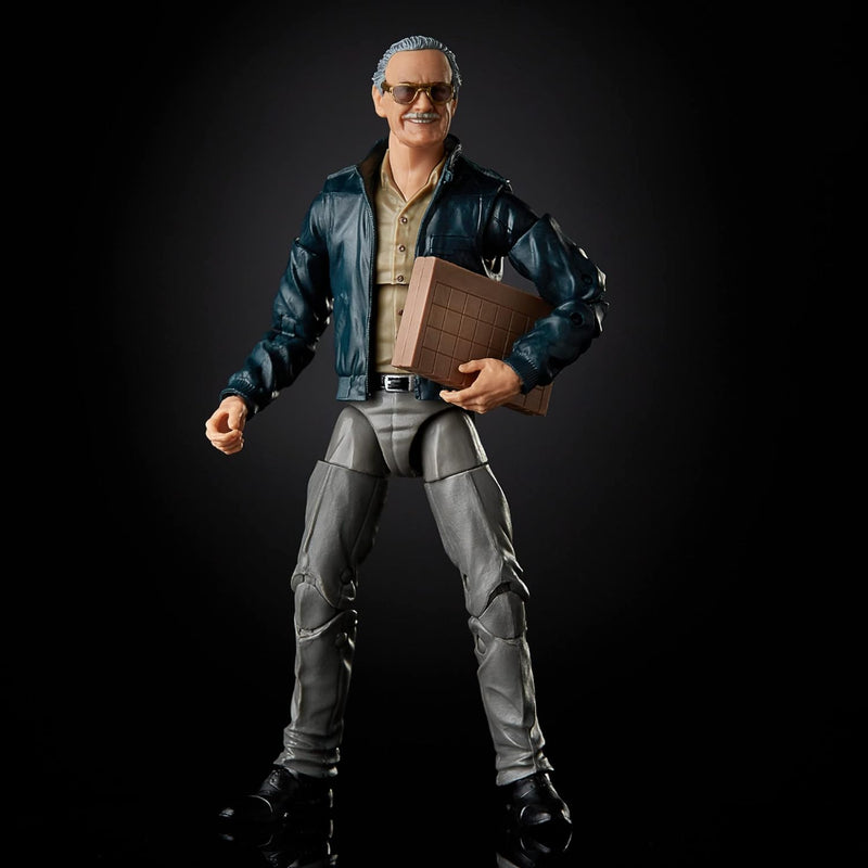 Hasbro Marvel Legends Series 15 cm grosse Stan Lee Action-Figur zu Marvel‘s The Avengers, enthält 2