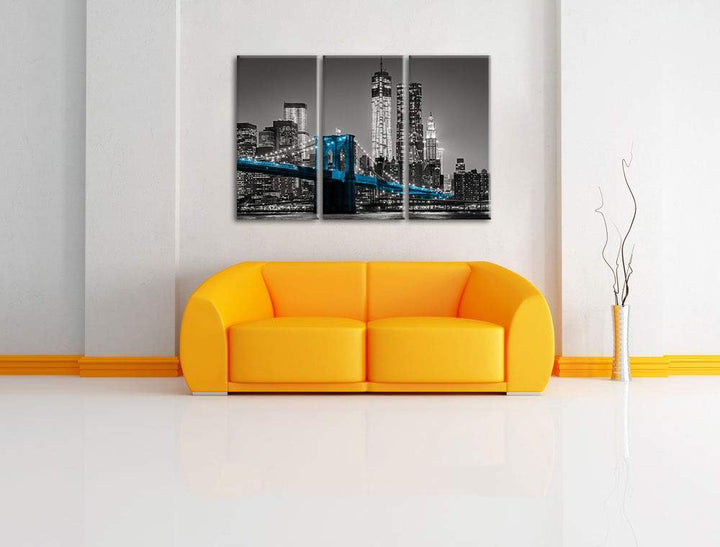 Brooklyn Bridge mit Wolkenkratzern bei Nacht schwarz/weiss 3-Teiler Leinwandbild 120x80 Bild auf Lei