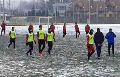 SPORTSBIBS Fussball Leibchen Set 10 Stück: 2 Farben - 5 von jeder Farbe, für Kinder und Erwachsene,