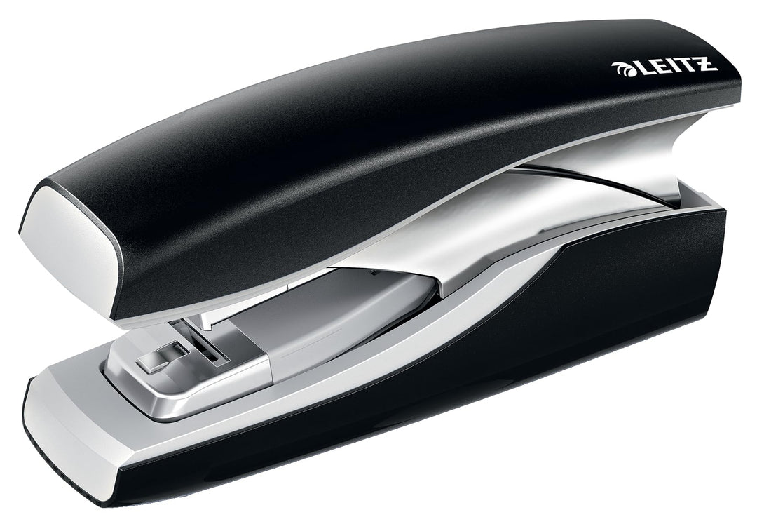 Leitz Softpress Flachheftgerät aus Metall, Für 30 Blatt, Ergonomische Form, Inkl. Heftklammern, Schw