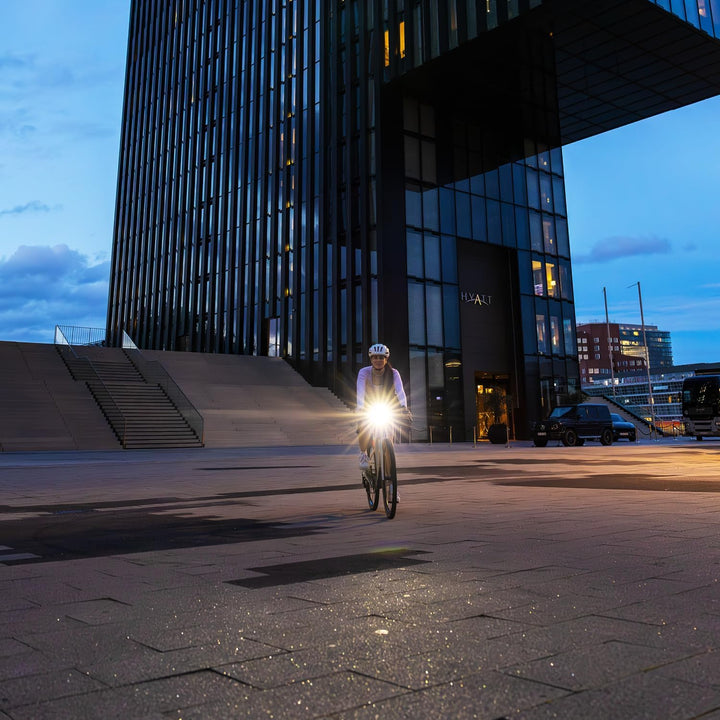 SIGMA Aura 50 | LED Fahrradlicht mit 50 LUX und USB-C | StVZO zugelassenes Vorderlicht mit 2 Leuchtm