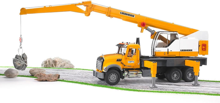bruder Mack Granite Liebherr Kran - LKW / 02818