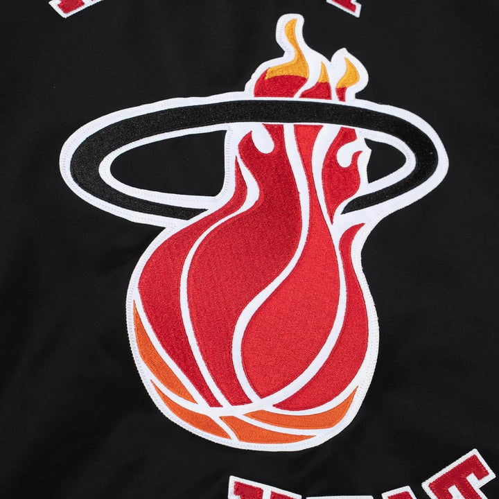 Mitchell & Ness NBA Heavyweight Satin Jacket M Miami Heat, Schwarz, M Miami Heat, Schwarz