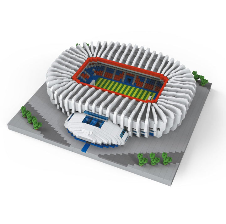Architekturmodell zum Zusammenbauen mit Miniaturbausteinen. Fussballstadion in Paris, Frankreich. Pr