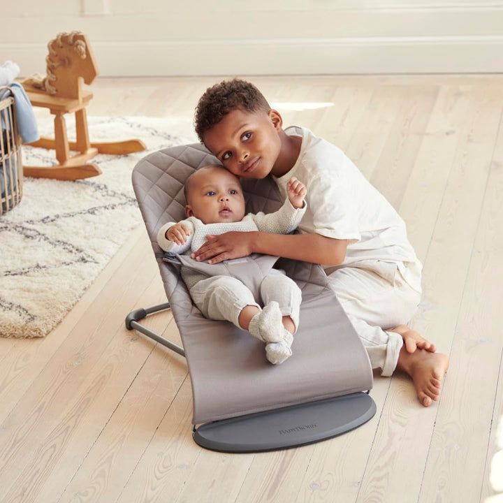 BabyBjörn Babywippe Bliss, Gewebt, Klassische Steppung, Sandgrau Sandgrau Gewebt, Klassische Steppun