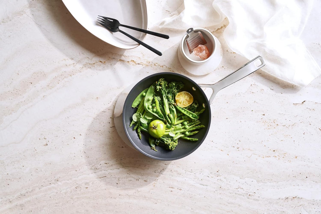LE CREUSET Aluminium-Antihaft flache Pfanne, Ø 20 cm, Für alle Herdarten inkl. Induktion geeignet, A