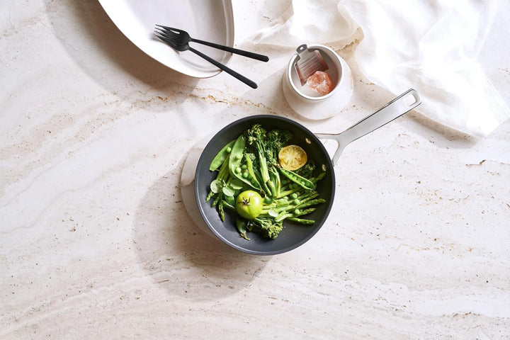 LE CREUSET Aluminium-Antihaft flache Pfanne, Ø 20 cm, Für alle Herdarten inkl. Induktion geeignet, A