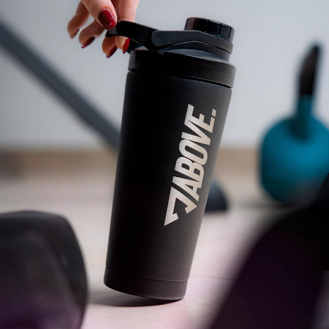 ABOVE. Protein Shaker Edelstahl 750ml, doppelwandig isoliert, Schwarz | Eiweissshaker hält 12h kalt/